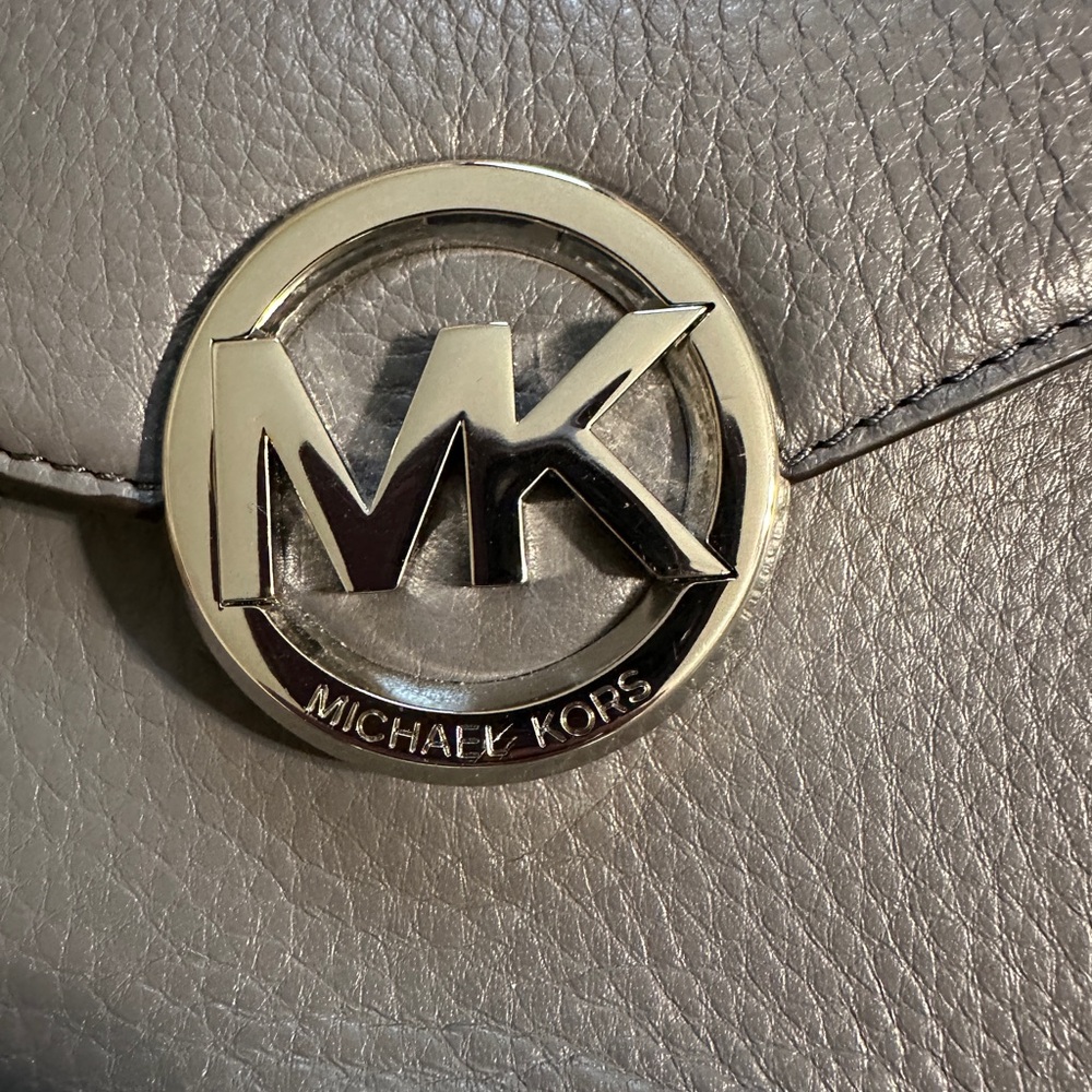 Michael Kors satchel. - Picture 6 of 14